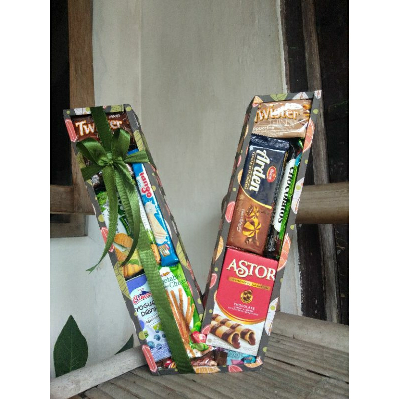 

kado ulang tahun / box huruf / buket makanan