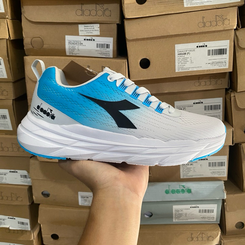𝐒𝐄𝐏𝐀𝐓𝐔 𝐃𝐈𝐀𝐃𝐎𝐑𝐀 𝐇𝐎𝐑𝐒𝐎𝐍 - 𝐖𝐇𝐈𝐓𝐄 𝐁𝐋𝐔𝐄 (size 43)