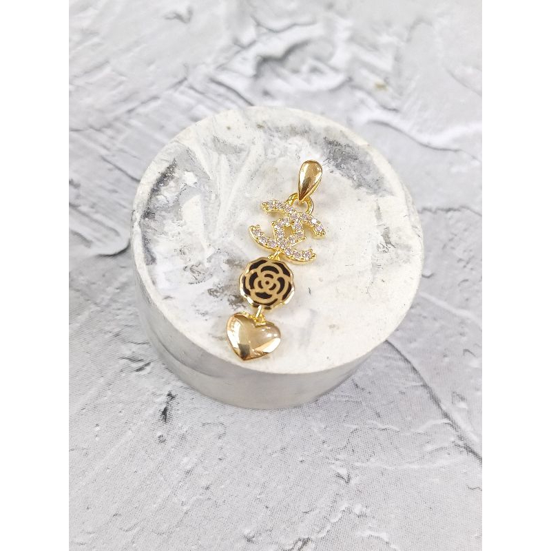 Liontin CC enamel hitam cor mata full Emas Asli kadar 8K