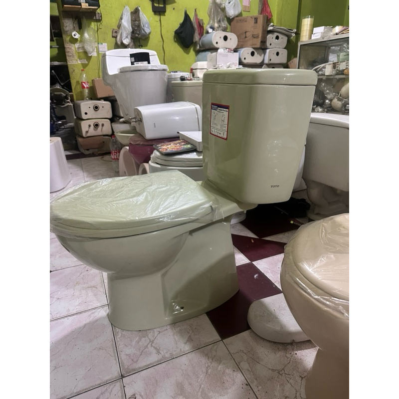 CLOSET DUDUK TOTO CW 660 Hijau