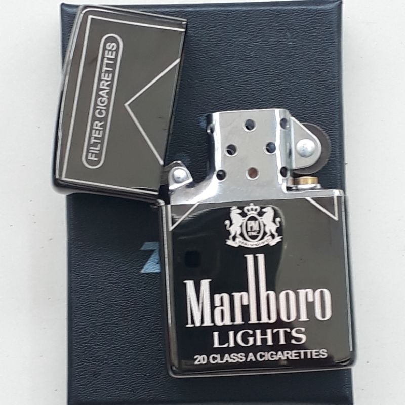 Zippo Korek Edisi Marlboro Light Limited Gratis Grafir Nama di sisi Belakang