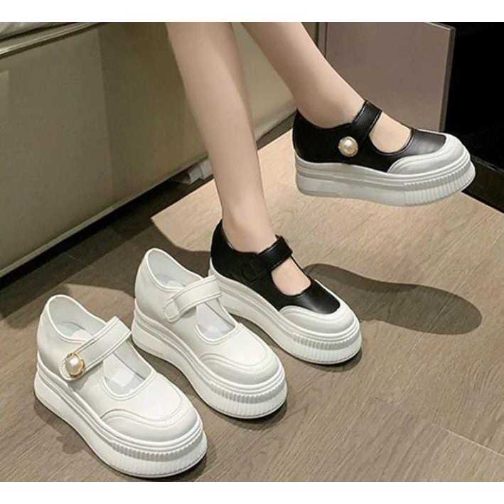 Sepatu Wanita Sol Tinggi Kancing Mutiara Hitam Putih