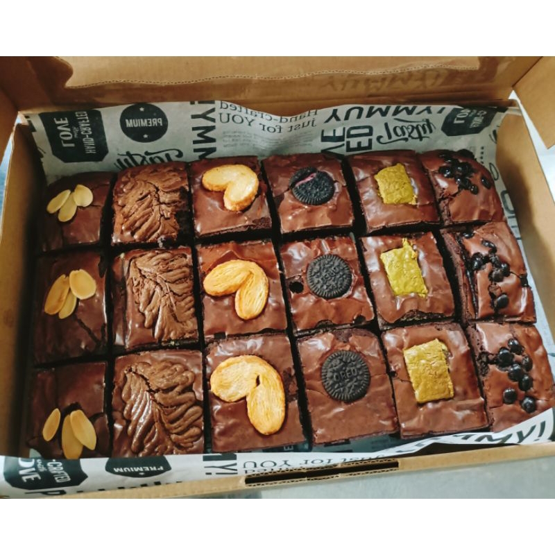 

Fudgy Brownies isi 18 Slice Jumbo