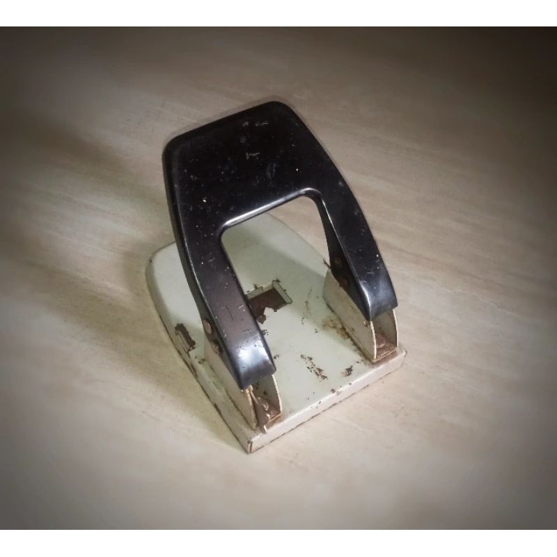 

alat pembolong kertas besar second (keterangan pada deskripsi)