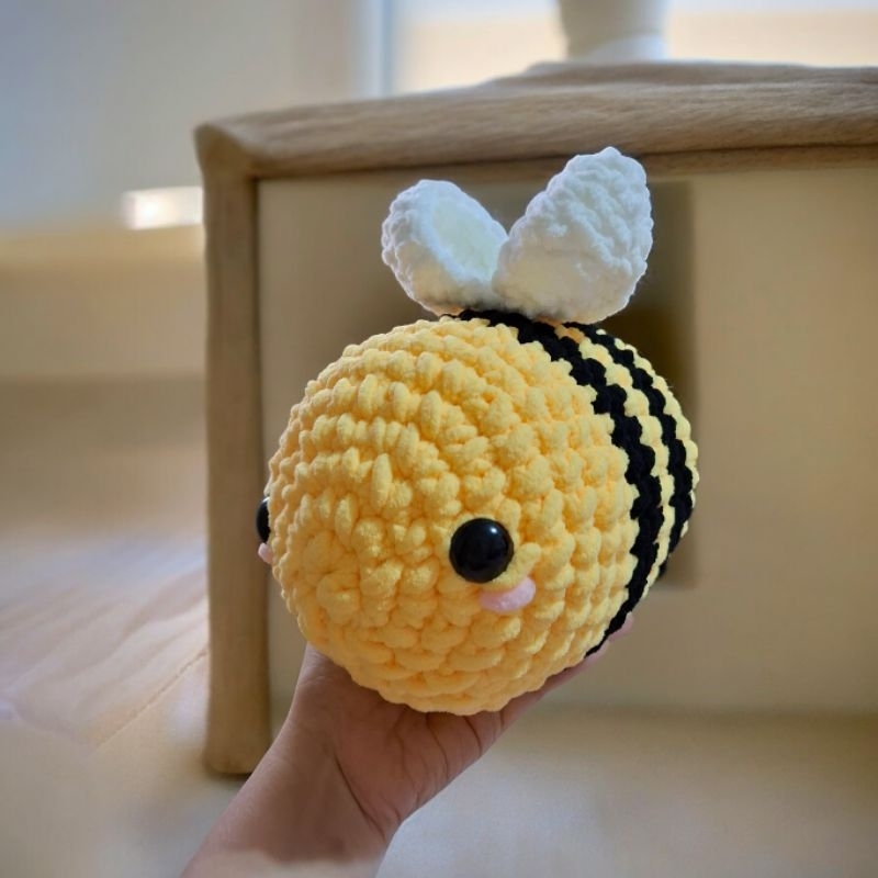 Boneka rajut amigurumi Jumbo Chunky Bee
