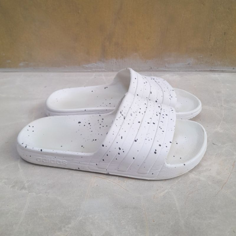 Sendal slipper wanita adidas