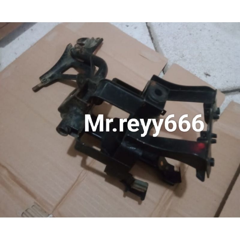 dudukan aki Honda vario 125 bohlam KZR original copotan..