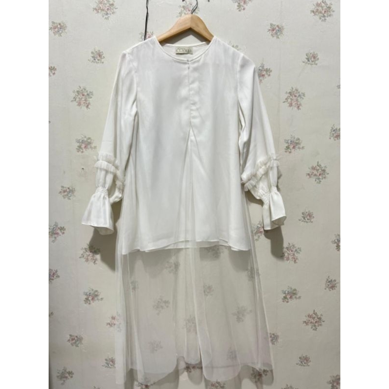 preloved wearing klamby blouse putih uk L ld 100