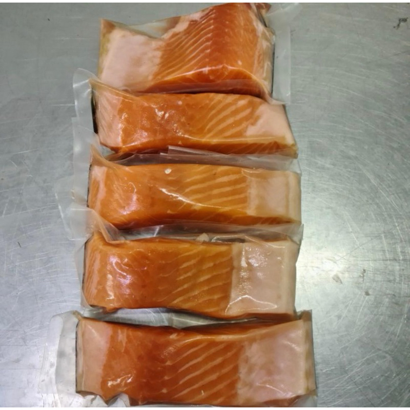 

Ikan Salmon Frozen Food Tinggi Protein