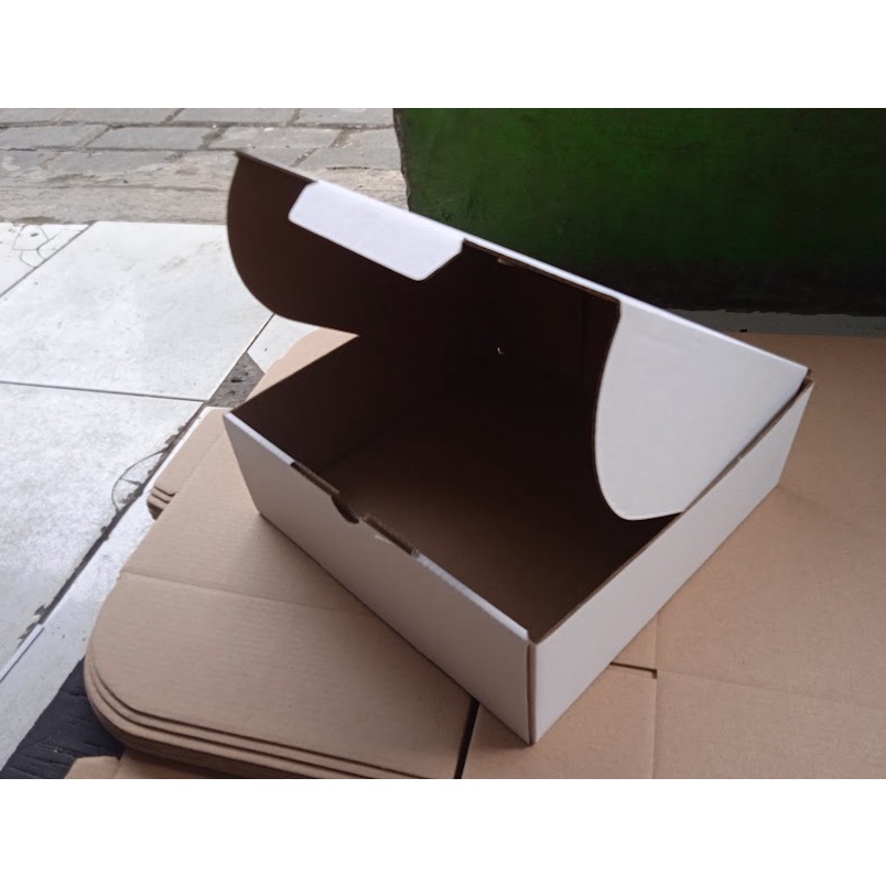 

PERFECT Kardus Putih Polos Ukuran 2x2x1 ECER Kotak Peking Kotak Makanan Hampers