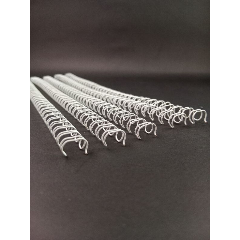 

Kawat Spiral (Wire Bind) A4 Nomor 4 Ukuran 1/4" (6.4mm) 35 Loop Pitch 3:1 Isi 80 biji