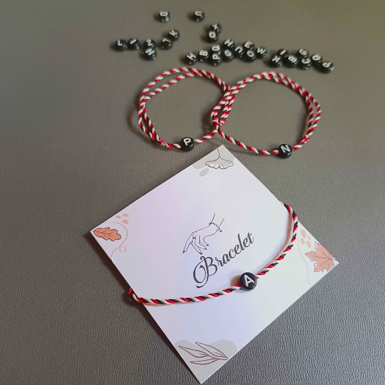 Gelang Inisial - Gelang Tridatu Inisial Huruf Bulat - Gelang Inisial Tali Tridatu