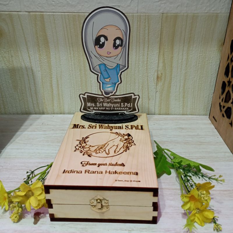 

Gift Box premium Kayu Jati Belanda