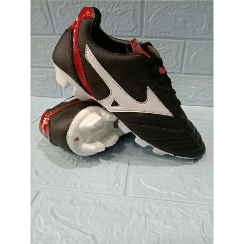 sepatu bola kulit sapi