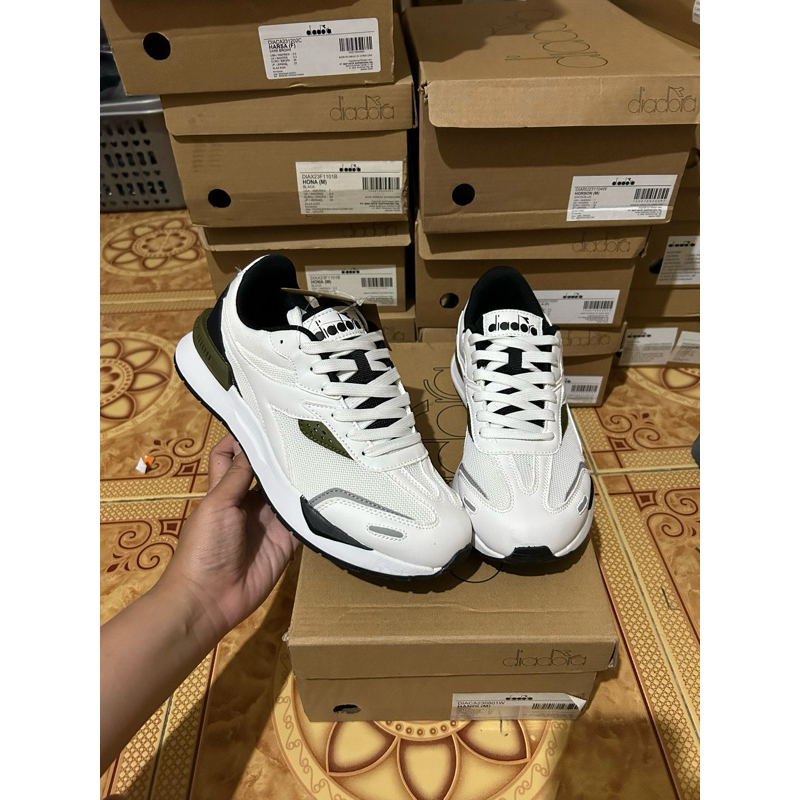 Sepatu diadora men/ women (unisex) sale 70% putih hijau ukuran 40