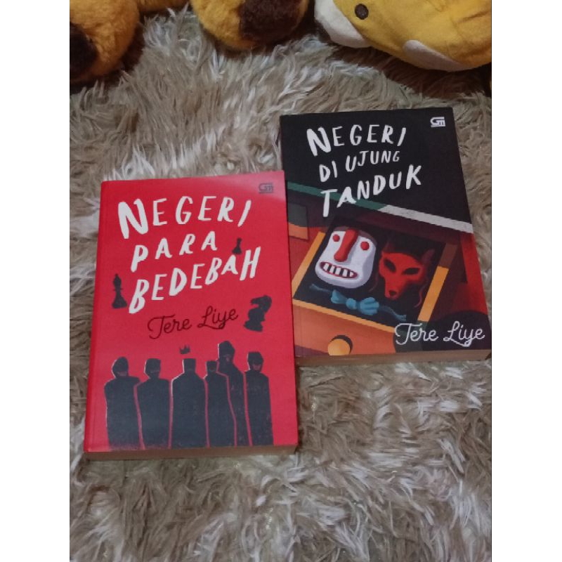 Preloved Set Novel Tere Liye Negeri Para Bedebah dan Negeri Di Ujung Tanduk Original