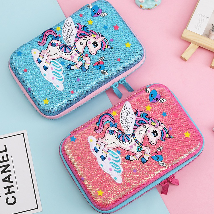 

KODE F65G Kotak Tempat Pensil 3D SMIGGLEE Timbul Karakter Unicorn Glitter Kado Ultah Lucu Pencil Case Unik Misaki Spesial Design Smiggle Top Quality