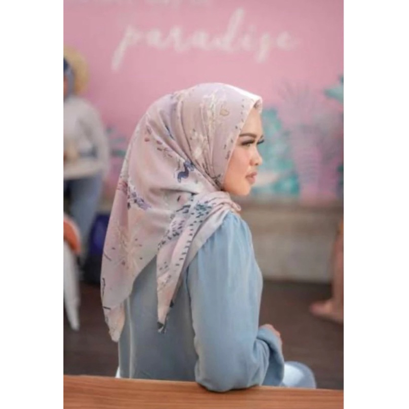 Buttonscarves le costa