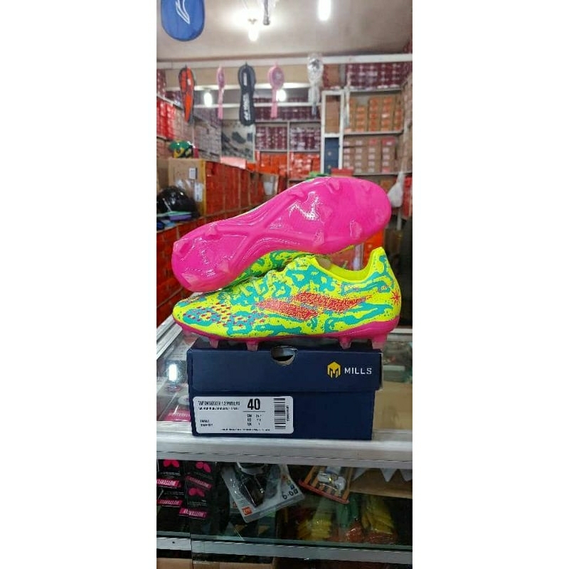 sepatu bola kaki merek mills 100% original