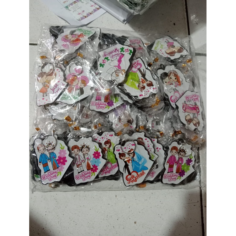souvenir gantungan kunci pengantin 100 pcs