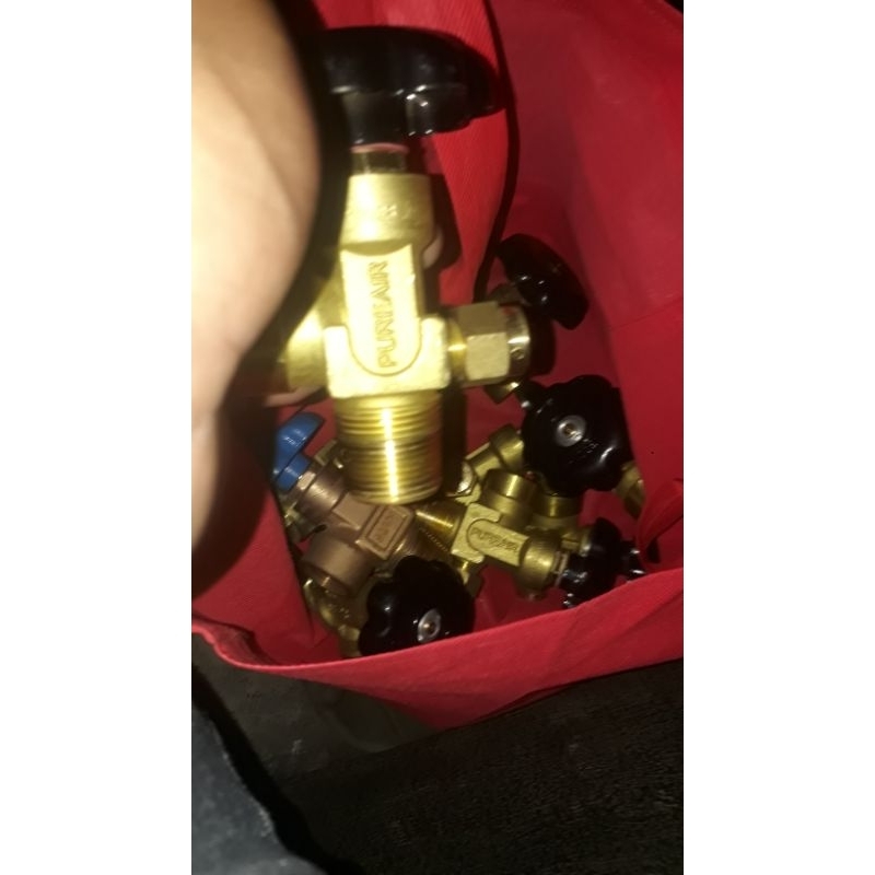 kran valve tabung, oksigen, nitrogen, argon dan helium merk pure air.