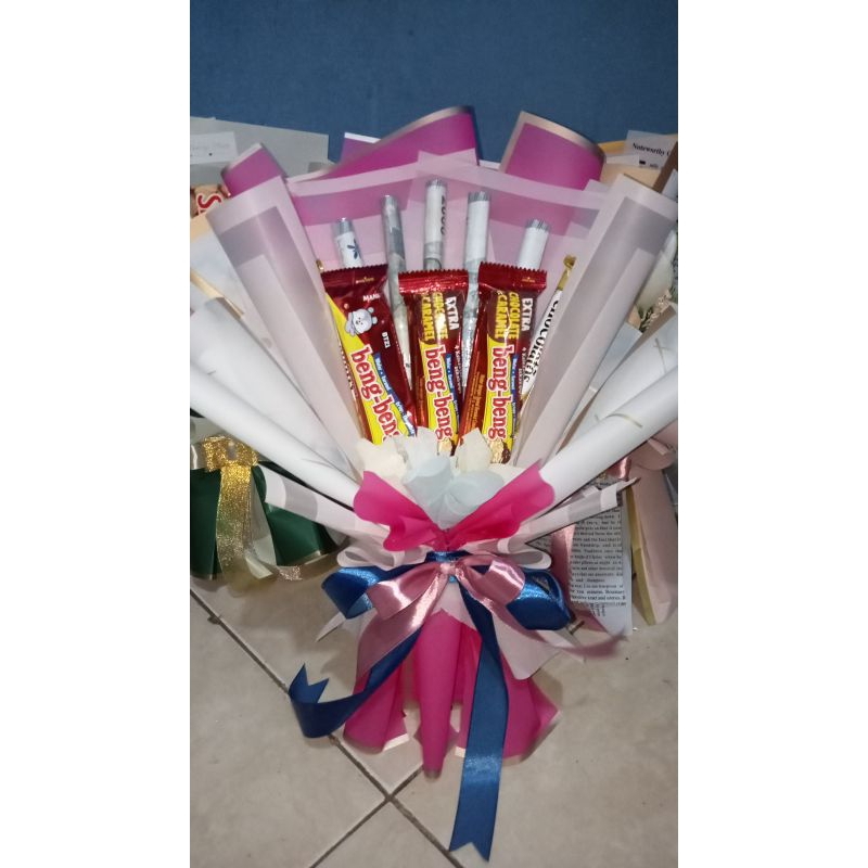 

MONEY AND SNACKS BOUQUET