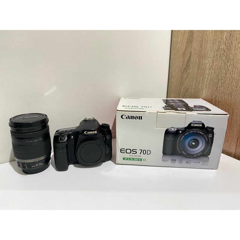 Canon 70D + Lensa 18-200mm