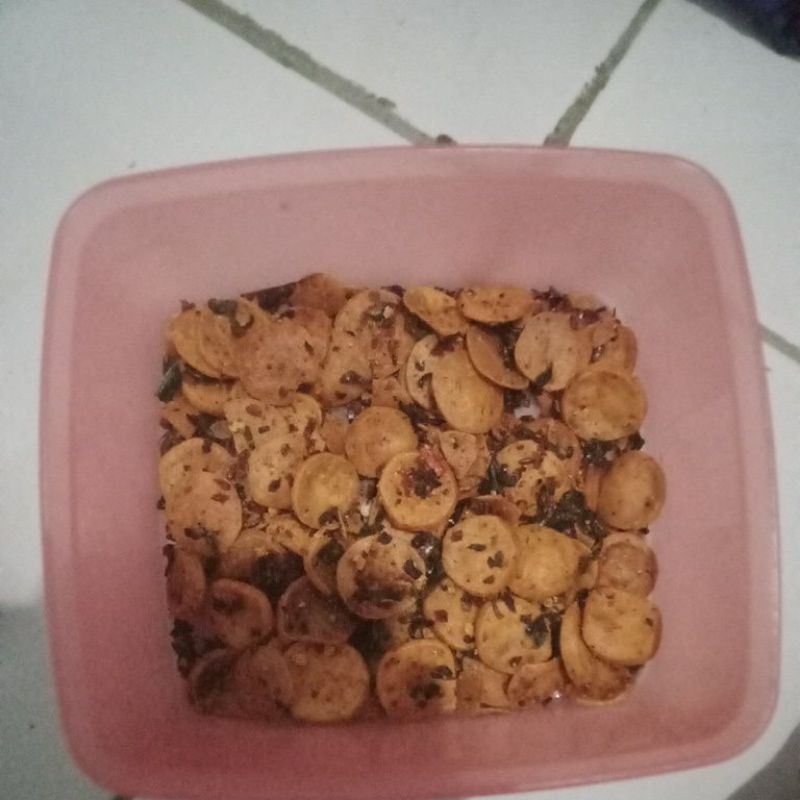 

sosis goreng pedas daun jeruk renyah cocok untuk ngemil