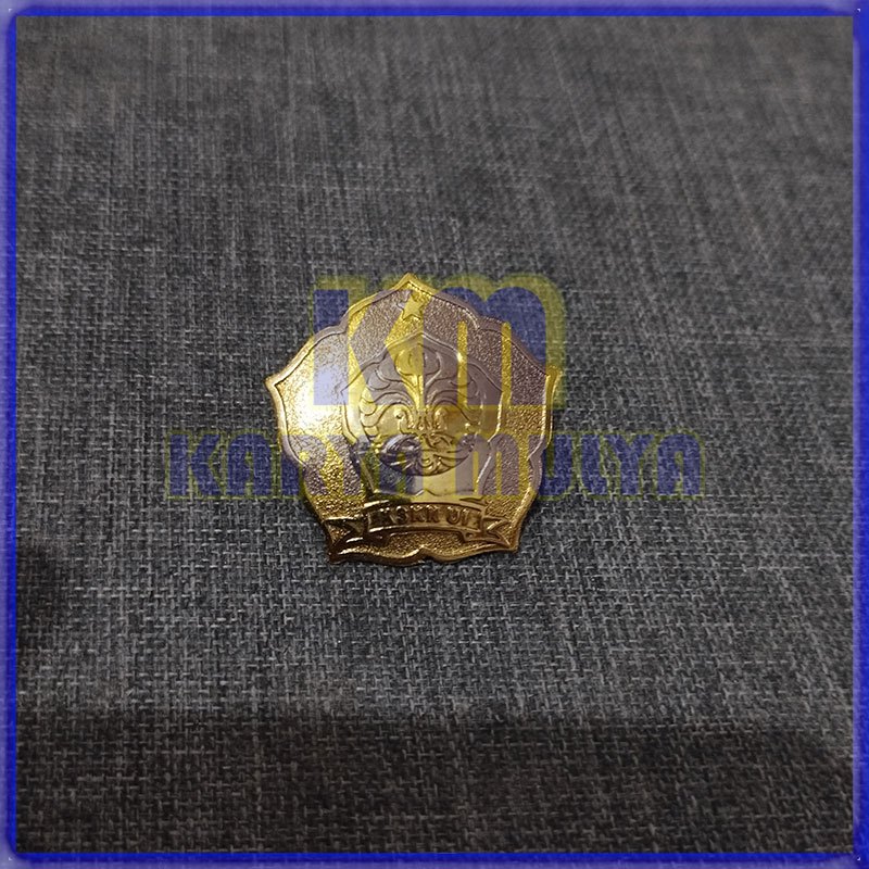 Pin Bros KSKN UI Pin KSKN UI Pin Logo KSKN UI Warna Gold Besar Kecil - Karya Mulya