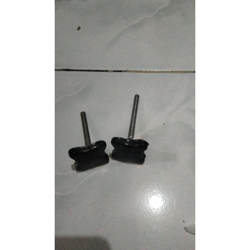 BAUT TEPONG TOOL BOX YAMAHA L2G L2SN SEPASANG