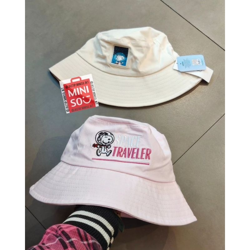 MINISO Bucket Hat / Topi Bucket SNOOPY The Little Space Explorer (Pink / Beige) 58cm