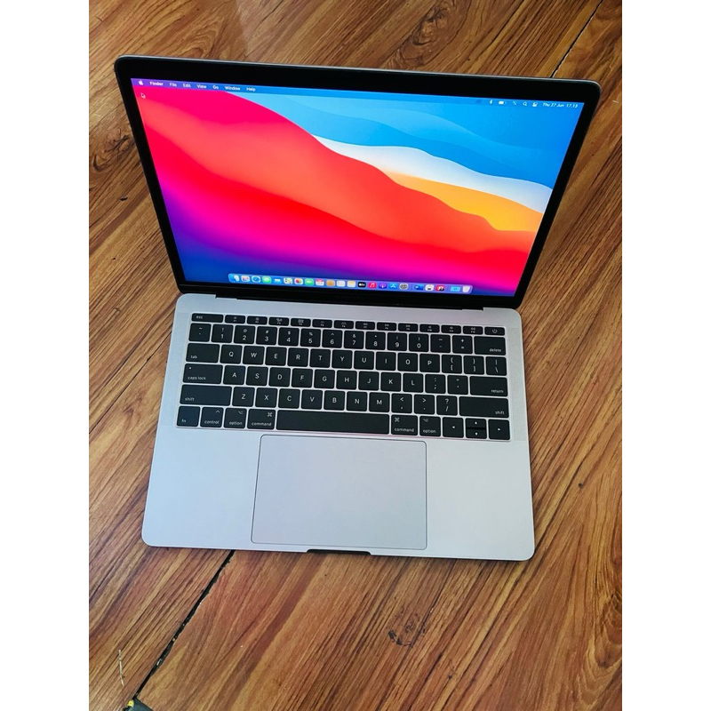 Second  Macbook pro 13” 2017 Grey