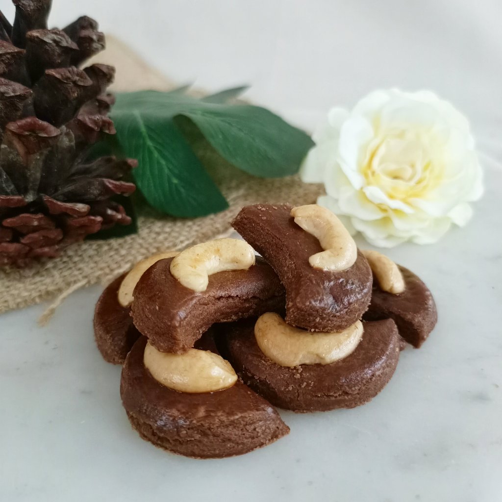 

Chocolate Cashew Cookies (Coklat Kacang Mede Cookies)