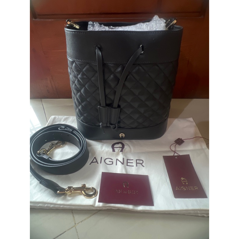 Preloved Bucket Aigner Hitam Authentic ✨