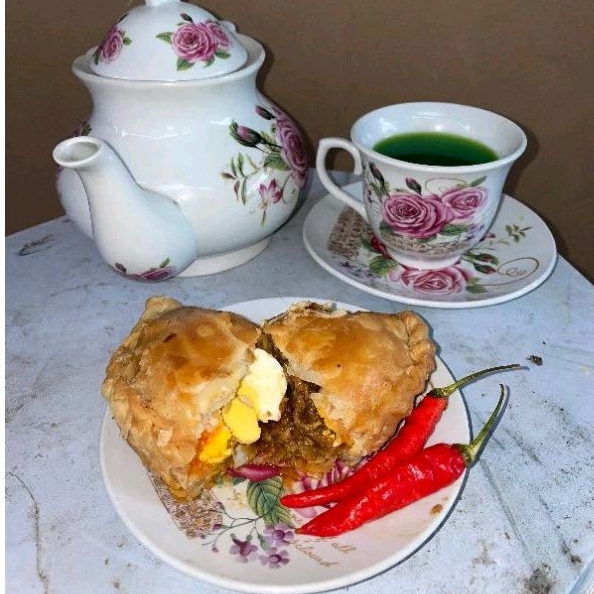 

Frozen currypuff/ karipap / pastel pastry chicken bulgogi (isi5 pcs)