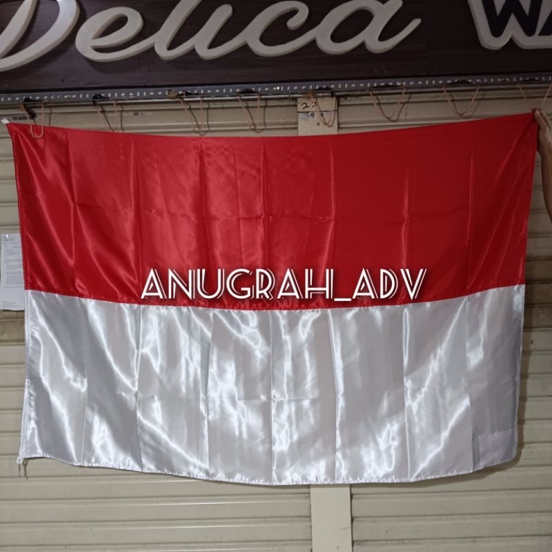 

bendera merah putih bahan satin berkualitas ukuran 120cm x 180cm(cantelan)