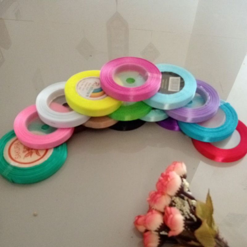 

pita satin 1cm panjang 20yard