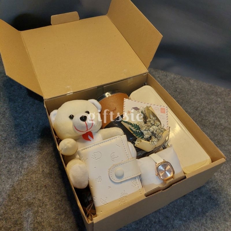 

GIFTBOX HAMPERS ULANG TAHUN / KADO WISUDA / KADO PERNIKAHAN / GIFTBOX / SET KADO ULTAH