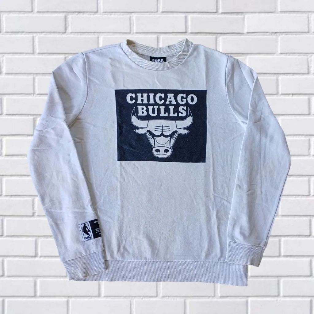SWEATER CREWNECK CHICAGO BULLS, SIZE  FIT M (SECOND BRANDED) PUTIH, CN0102