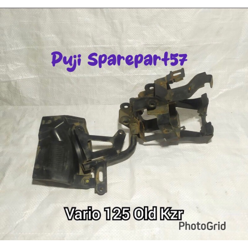 dudukan aki dan ECU Honda Vario 125 bohlam KZR original copotan.