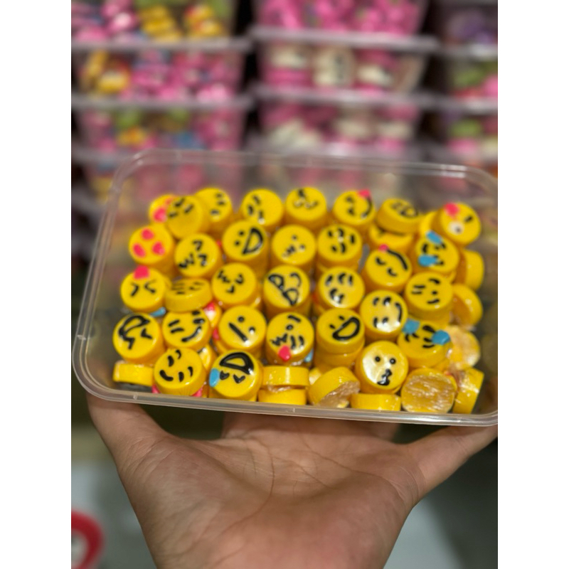

Coklat karakter Emoticon isi 100pcs