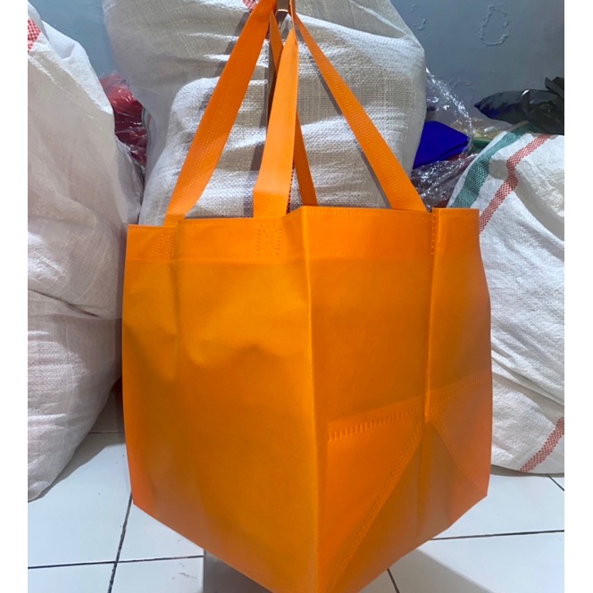 

Mega 1 PACK 6 PCS GOODIEBAG TAS HAJATAN 25x25 CM TINGGI 28 CM TAS NASI BOX TAS HAJATAN KOTAK NASI TAS WALIMATUL TAS SPUNBOND TERMURAH TAS SUNBOND SOUVENIR TAS SEMINAR TAS RAMAH LINGKUNGAN