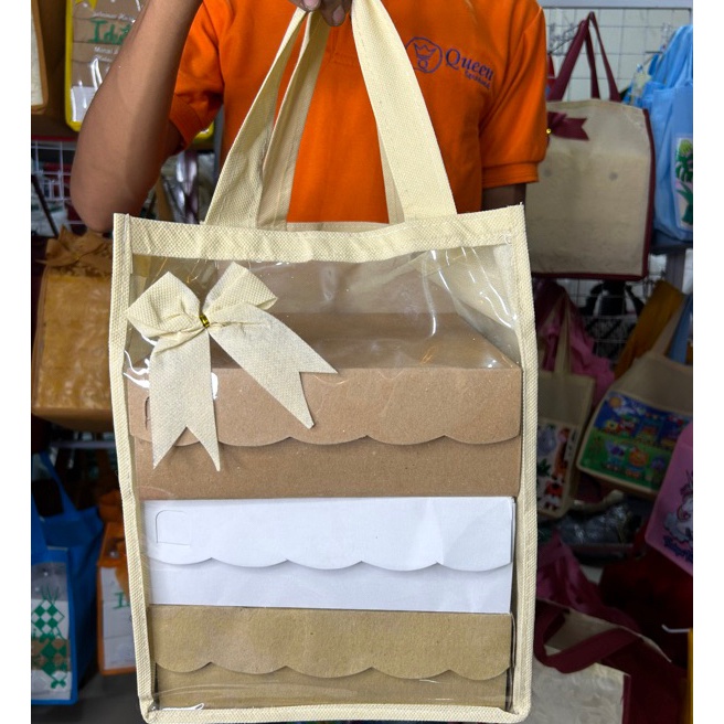 

Super HARGA LUSIN ISI 12 BIJI TAS HAJATAN MIKA TEBAL PREMIUM DI KELASNYA 25 MM SIZE 22x22x3cm