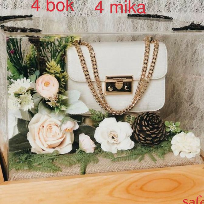 

KF7 BOK PERNIKAHAN KAYU JATI BELANDA ISI 4 FUL MIKA KOTAK SESERAHAN HANTARAN WEDING NAMPAlN