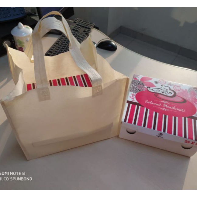 

KI3 tas spunbond jahit 32x27x26 12pcs
