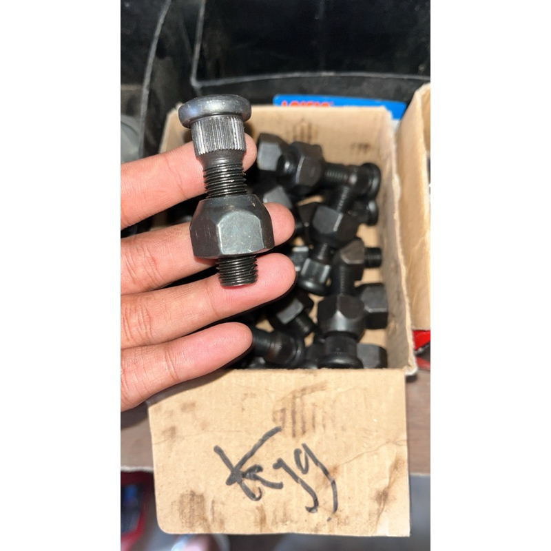 baut roda kijang