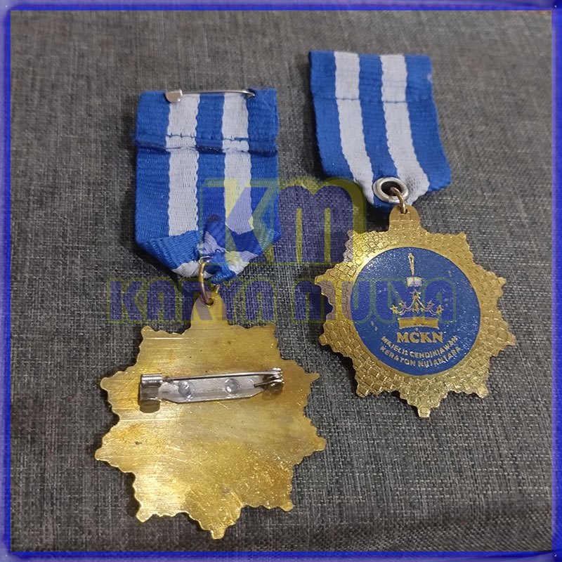 Pin Bintang Jasa Logo Majelis Cendikiawan Keraton Nusantara Pin Tanda Jasa MCKN - Karya Mulya
