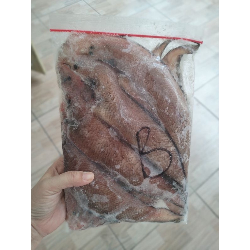 

tersedia Frozen food ya say, ikan lidah ya beb, yg sudah dibersihkankan , jamin manis dan seger, asli seafood dr laut Panipahan/desa terapung ya beb