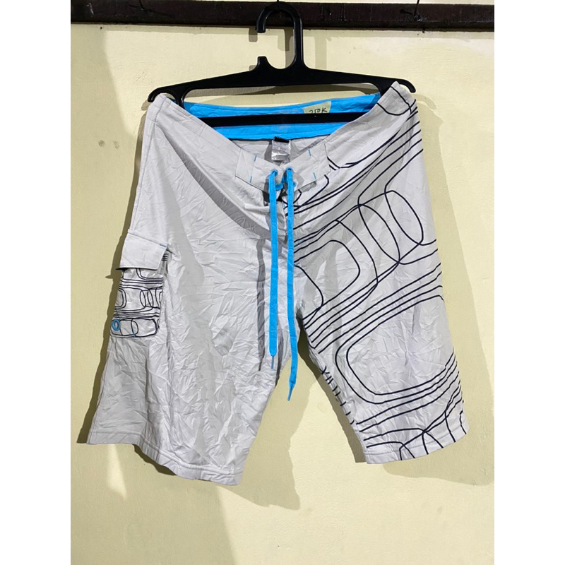 Boardshort Oakley Saku Samping Perfect