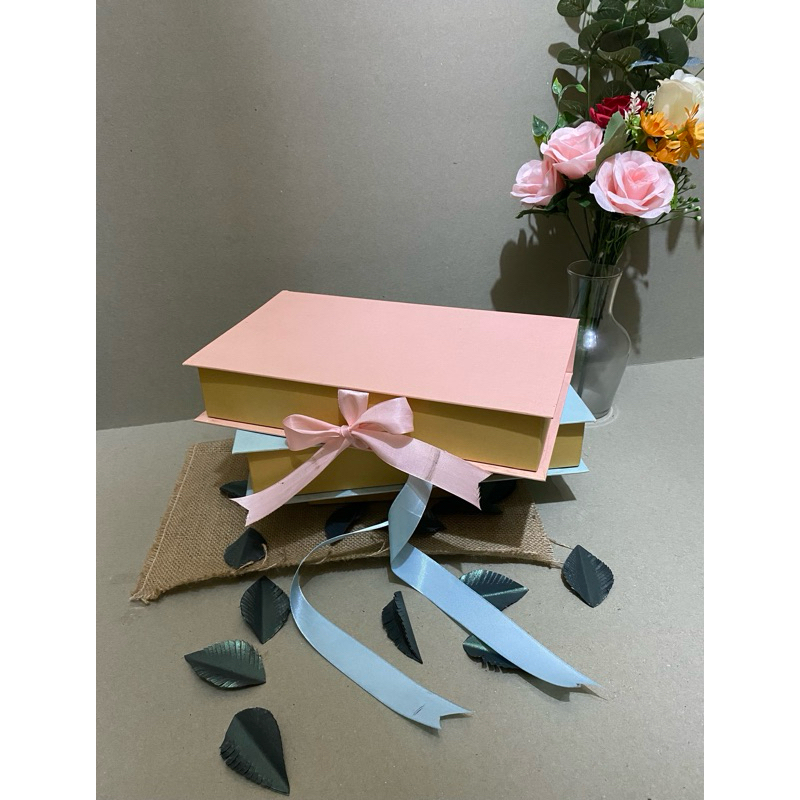 

GIFTBOX/HAMPERS BOX/HARDBOX/SOUVENIR/CUSTOM BOX/FREE PITA 28x16
